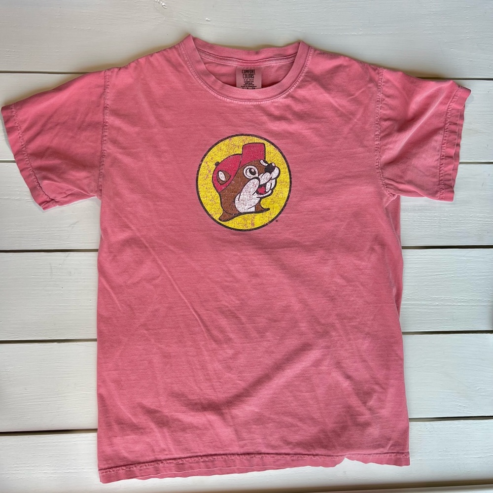 Vintage Looking Buc-ee’s Red Tee Size Small
